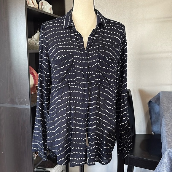 Bella Dahl long sleeve relaxed rayon hipster button down front - Picture 1 of 6